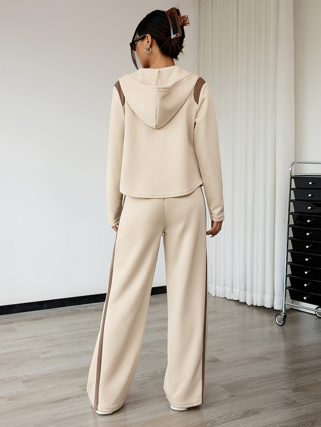 Elegant Women’s Set – Long Sleeve Top + Wide-Leg Trousers